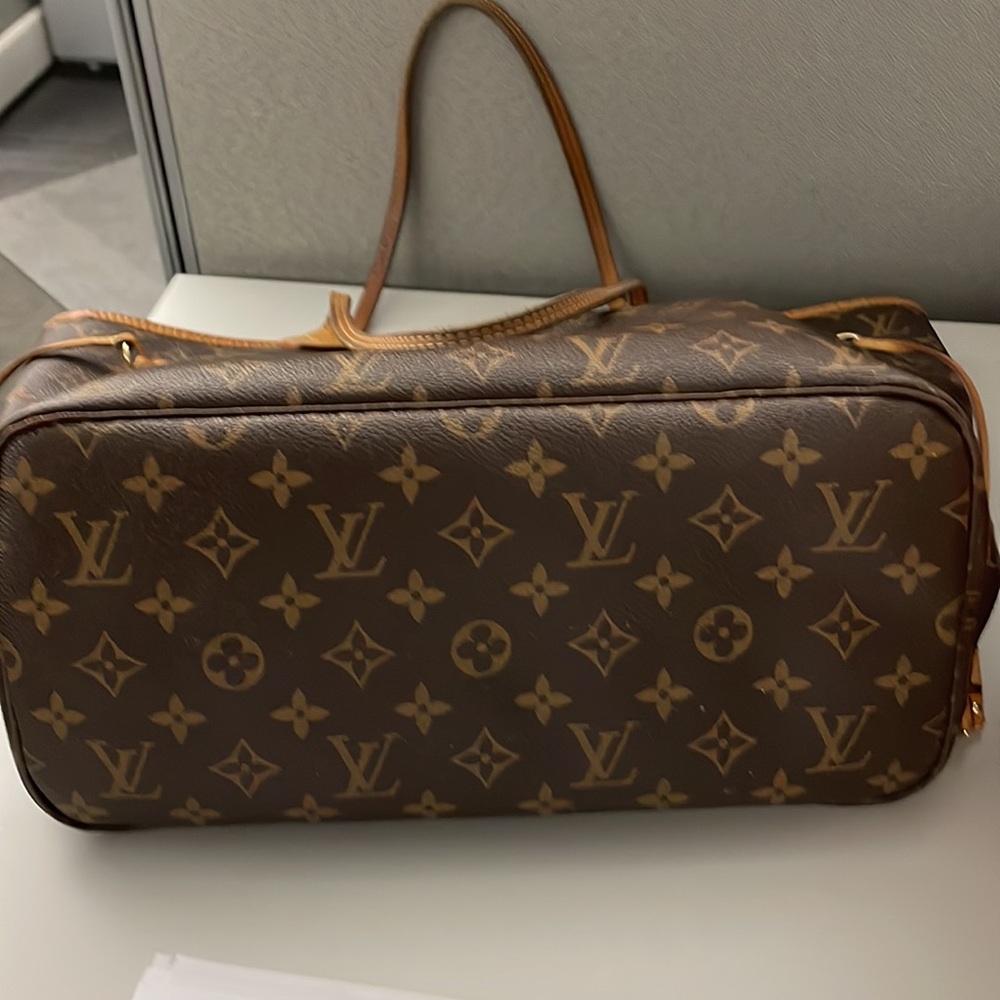 Louis Vuitton never full bag with red interior - Picture 5 of 6